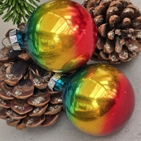 regnbuefarvede-glas-julekugler-gammel-juletræspynt-GDR